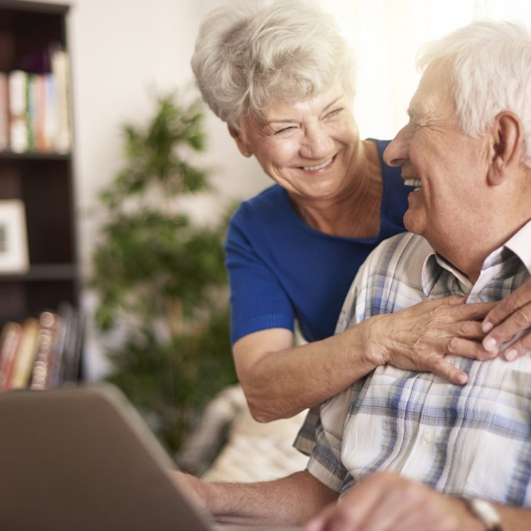senior-marriage-using-laptop-living-room